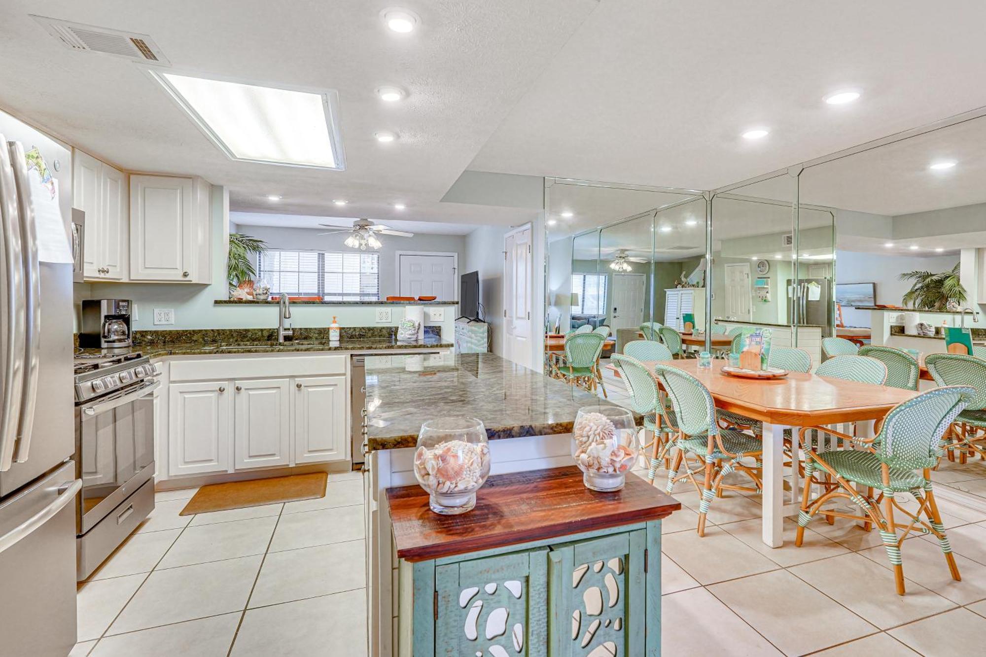 Panama Townhome With Amenities! Panama City Beach
